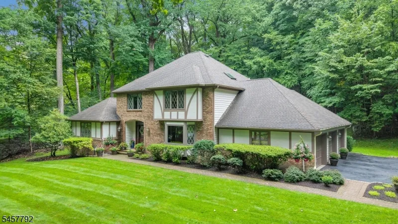 55 Cheyenne Trl Sparta, NJ 07871
