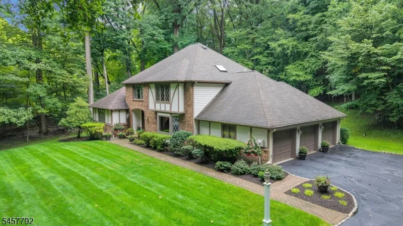 55 Cheyenne Trl Sparta, NJ 07871
