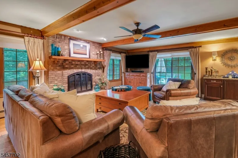 55 Cheyenne Trl Sparta, NJ 07871
