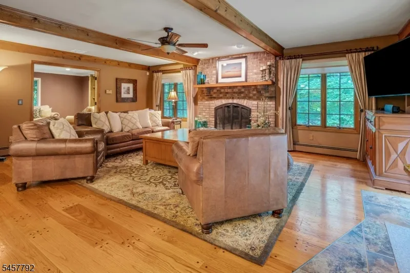 55 Cheyenne Trl Sparta, NJ 07871