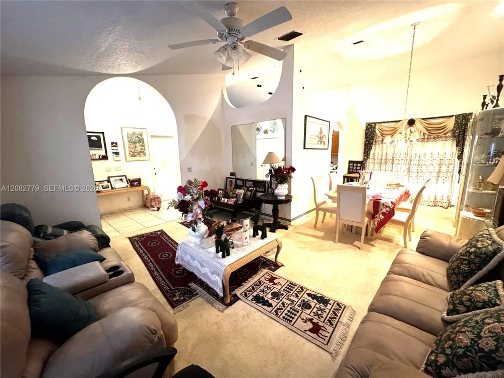 110 Hemingway Ct Royal Palm Beach, FL 33411