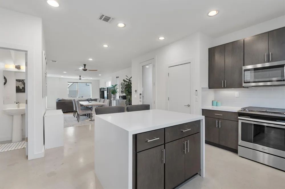 4020 Airport Boulevard #7 Austin, TX 78722
