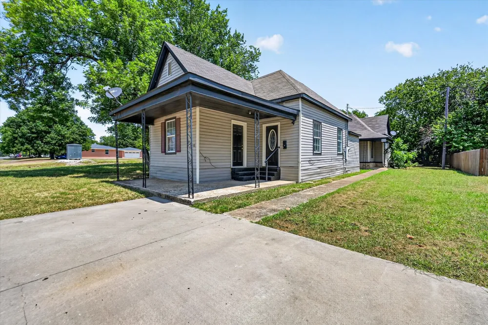 419 Grand Avenue #B Sherman, TX 75090