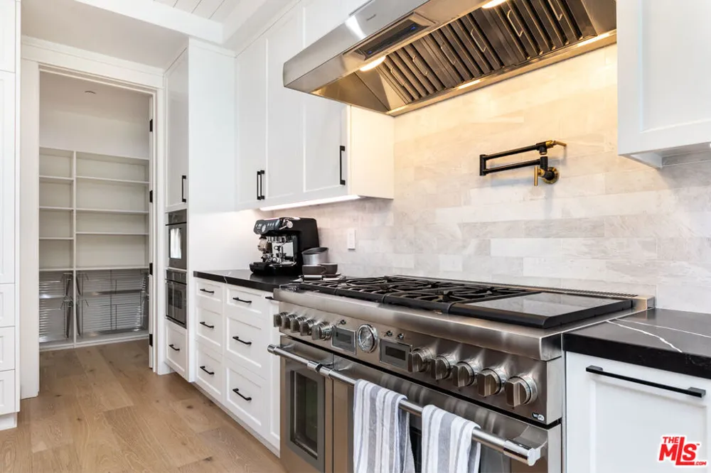 1826 9th Street Manhattan Beach, CA 90266