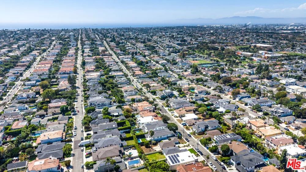 1826 9th Street Manhattan Beach, CA 90266