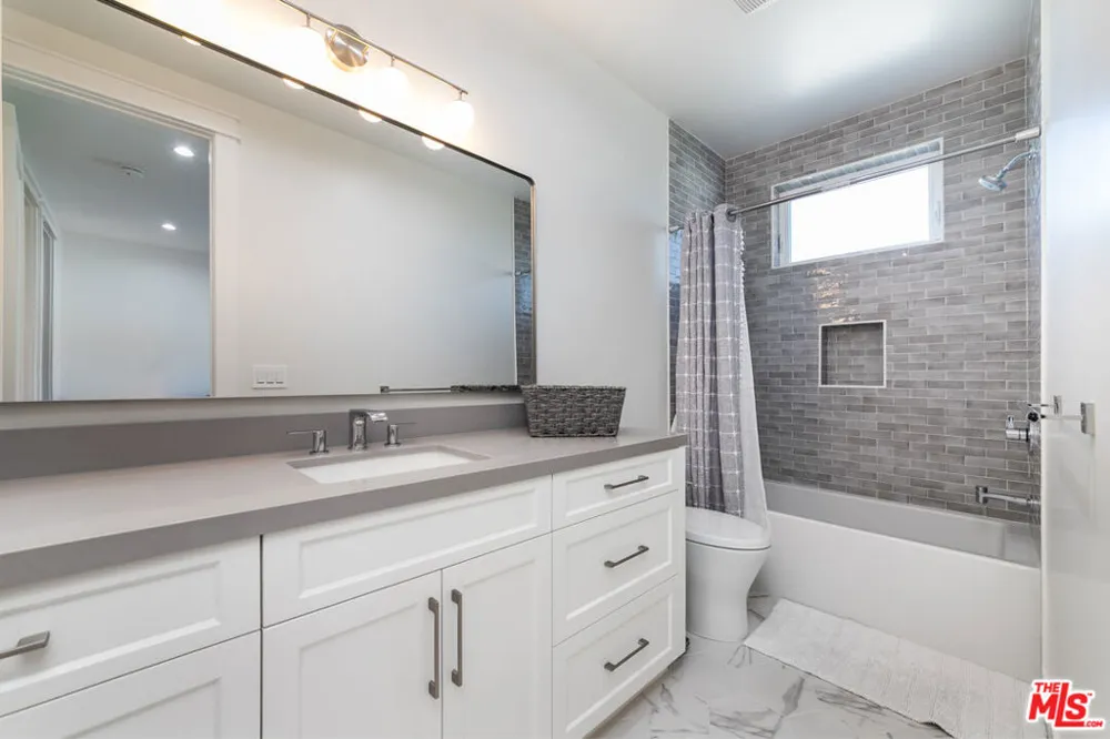 1826 9th Street Manhattan Beach, CA 90266