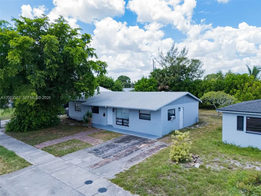 1421 NW 32nd Ave Lauderhill, FL 33311
