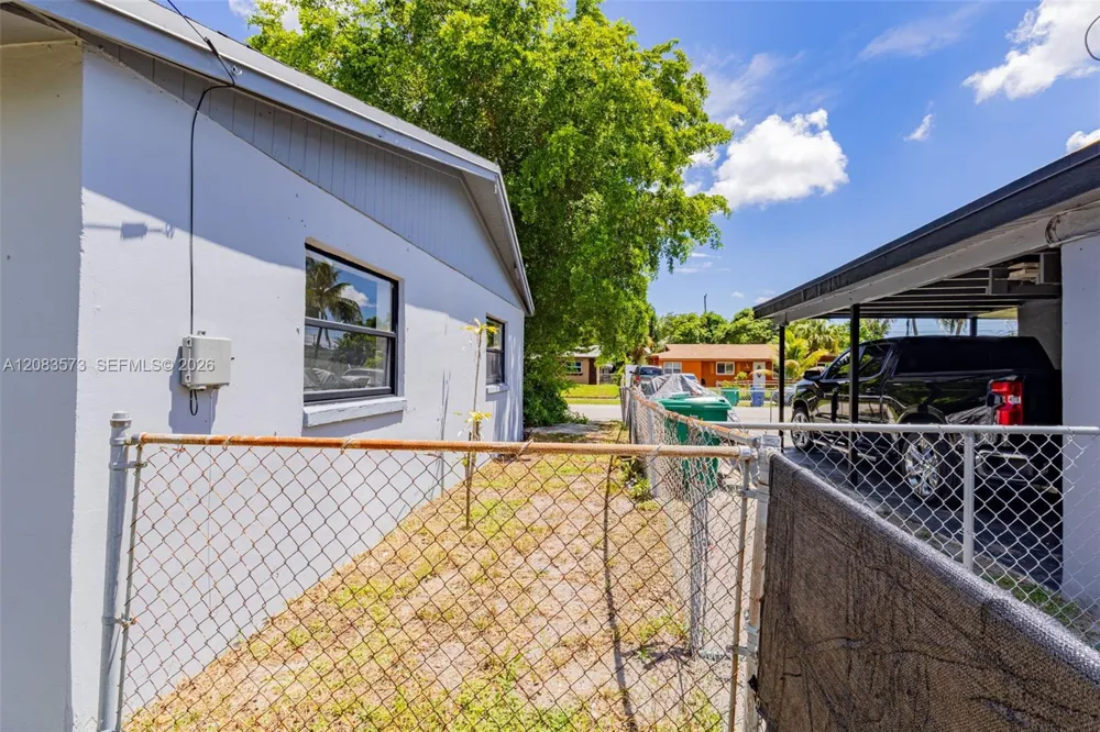 1421 NW 32nd Ave Lauderhill, FL 33311