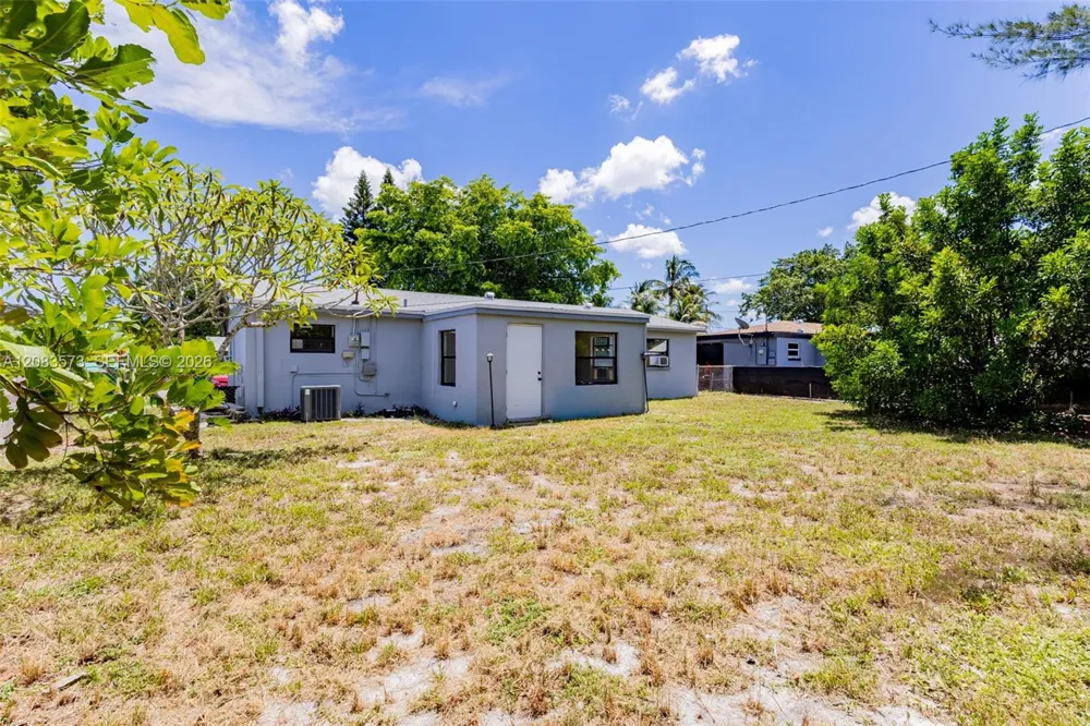 1421 NW 32nd Ave Lauderhill, FL 33311