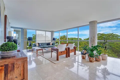 2025 Brickell Ave #706