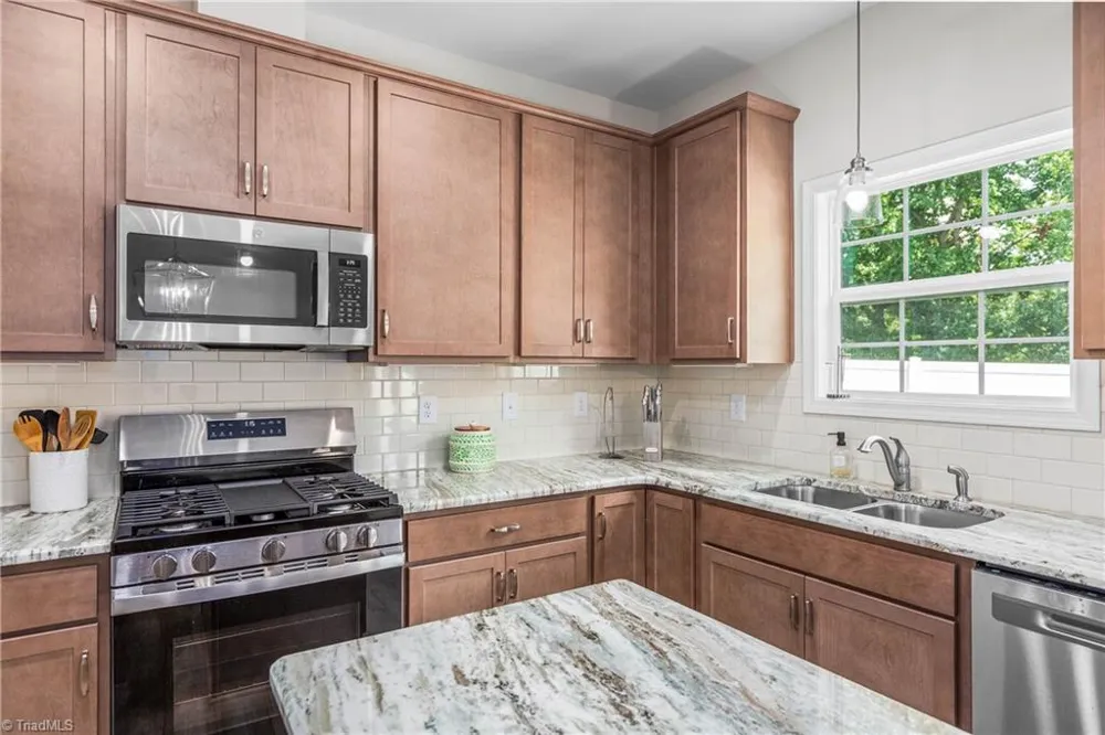 3538 River Farm Drive Kernersville, NC 27284