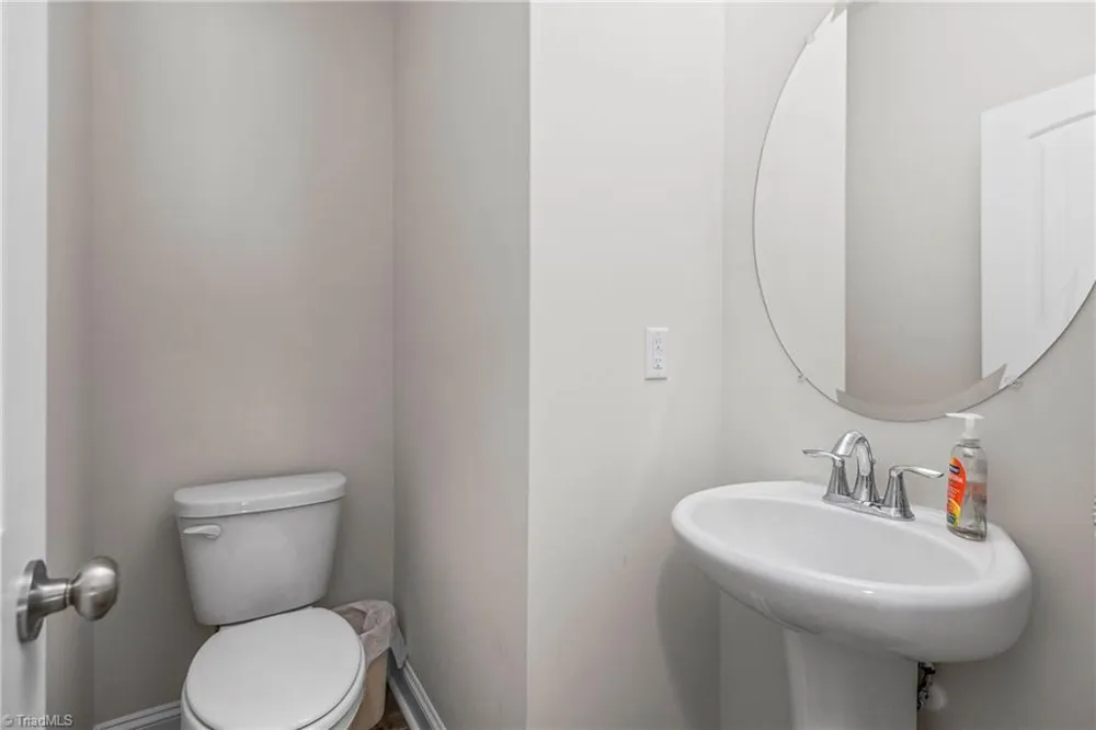 3538 River Farm Drive Kernersville, NC 27284