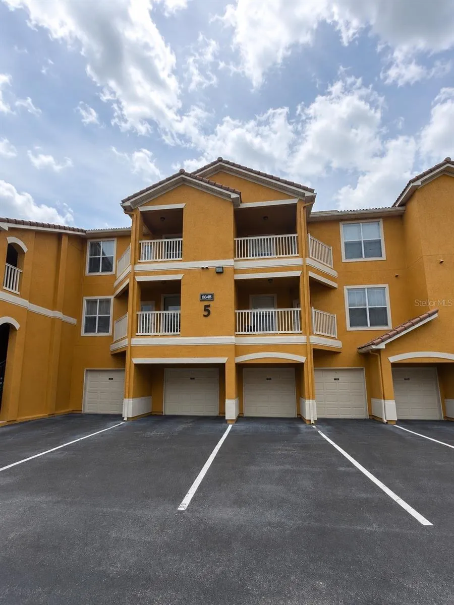 8848 VILLA VIEW CIRCLE #207 Orlando, FL 32821