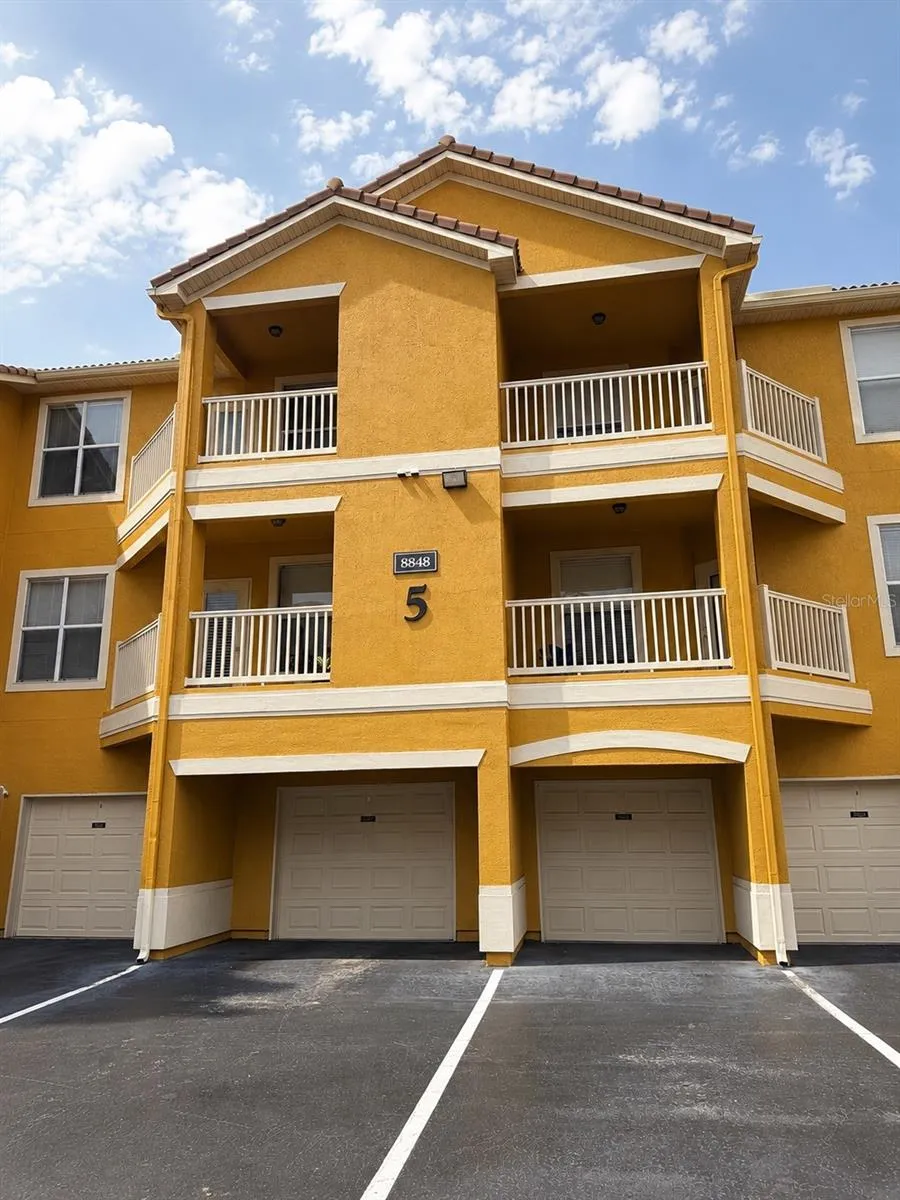 8848 VILLA VIEW CIRCLE #207 Orlando, FL 32821
