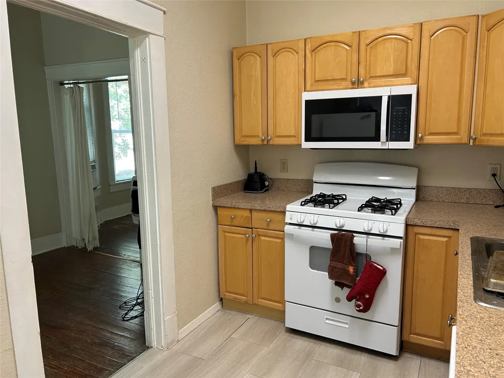 715 W hickory Street #A2 Denton, TX 76201