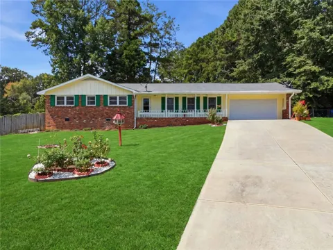 393 Greenleaf Court NW