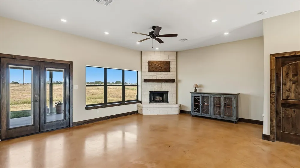7220 Goehring Road Ledbetter, TX 78946