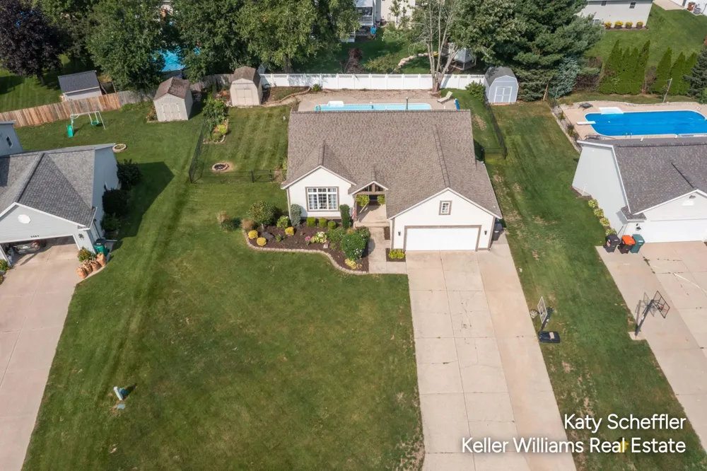 2551 Cedar Lake Drive Jenison, MI 49428
