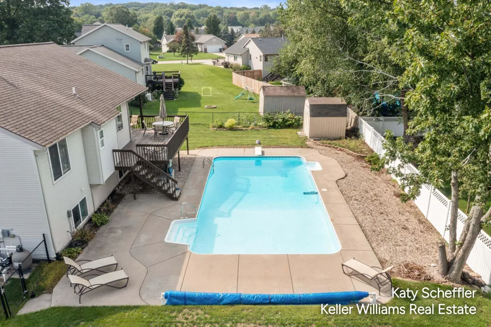 2551 Cedar Lake Drive Jenison, MI 49428