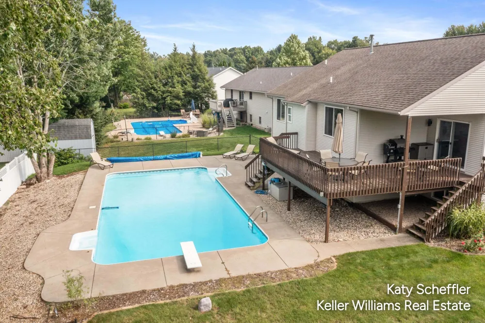 2551 Cedar Lake Drive Jenison, MI 49428