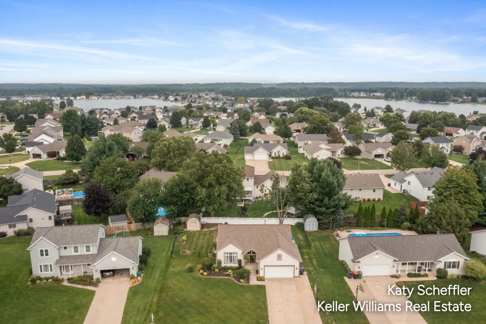 2551 Cedar Lake Drive Jenison, MI 49428