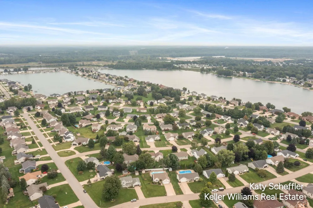 2551 Cedar Lake Drive Jenison, MI 49428