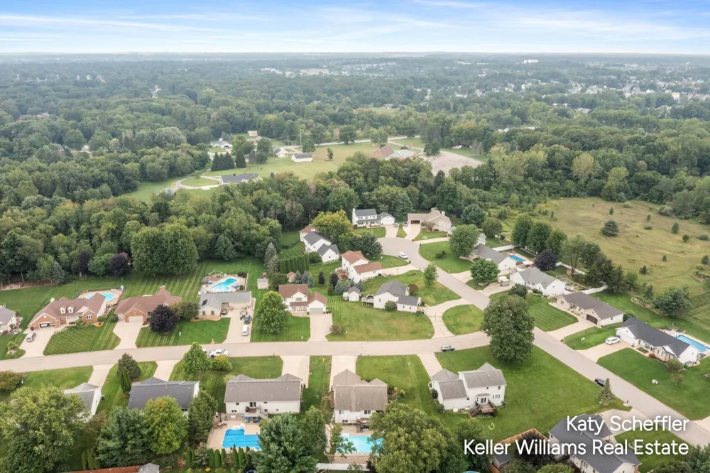 2551 Cedar Lake Drive Jenison, MI 49428