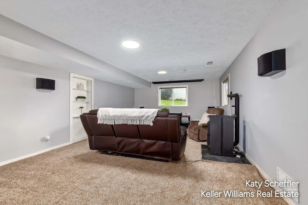 2551 Cedar Lake Drive Jenison, MI 49428