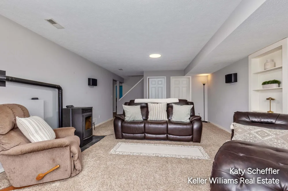 2551 Cedar Lake Drive Jenison, MI 49428