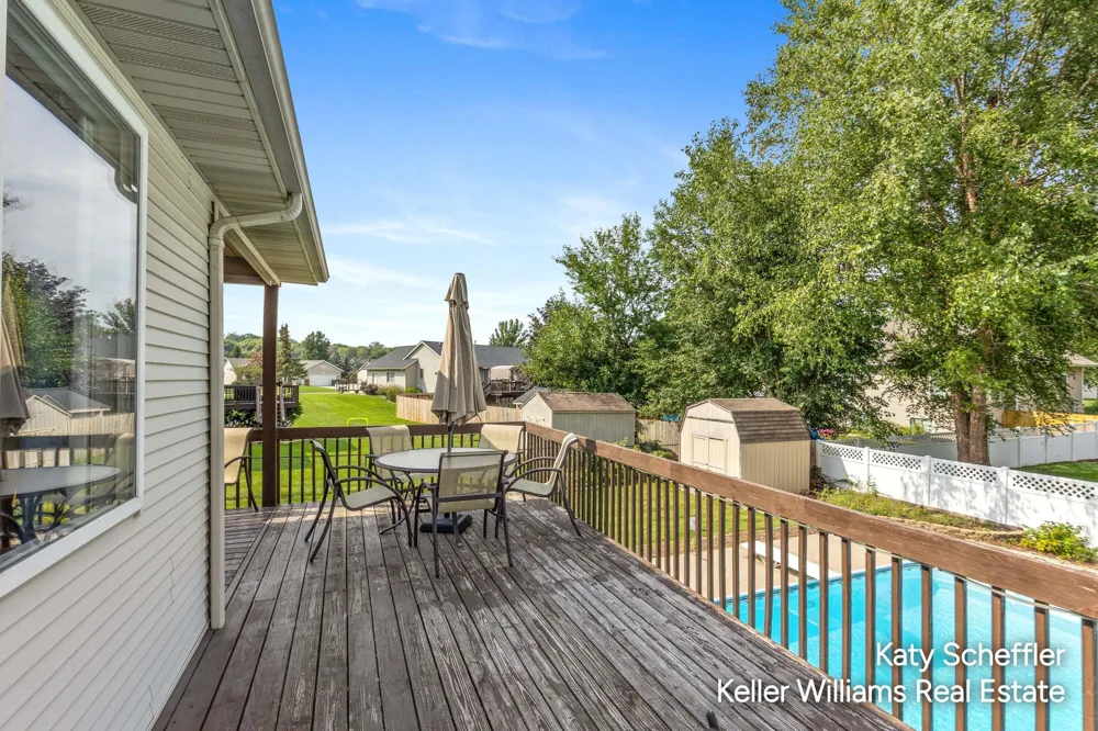 2551 Cedar Lake Drive Jenison, MI 49428