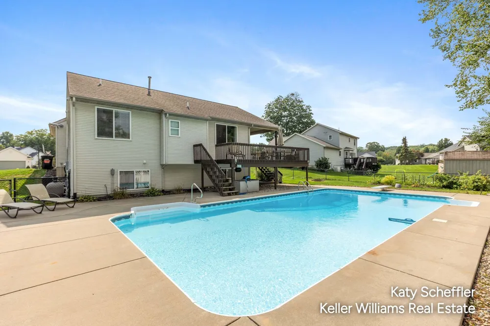 2551 Cedar Lake Drive Jenison, MI 49428