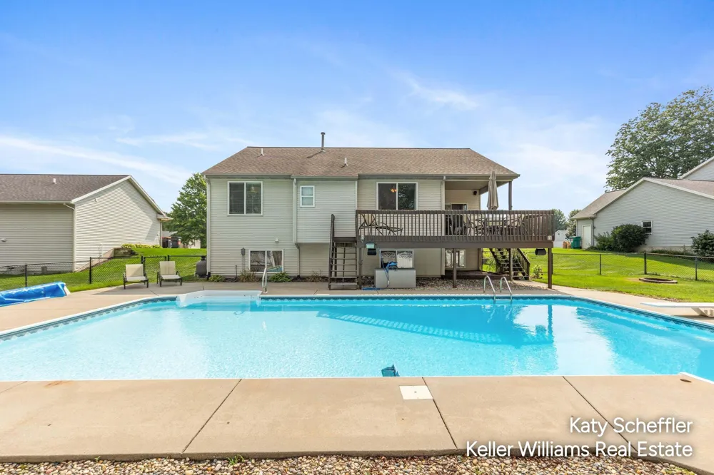 2551 Cedar Lake Drive Jenison, MI 49428