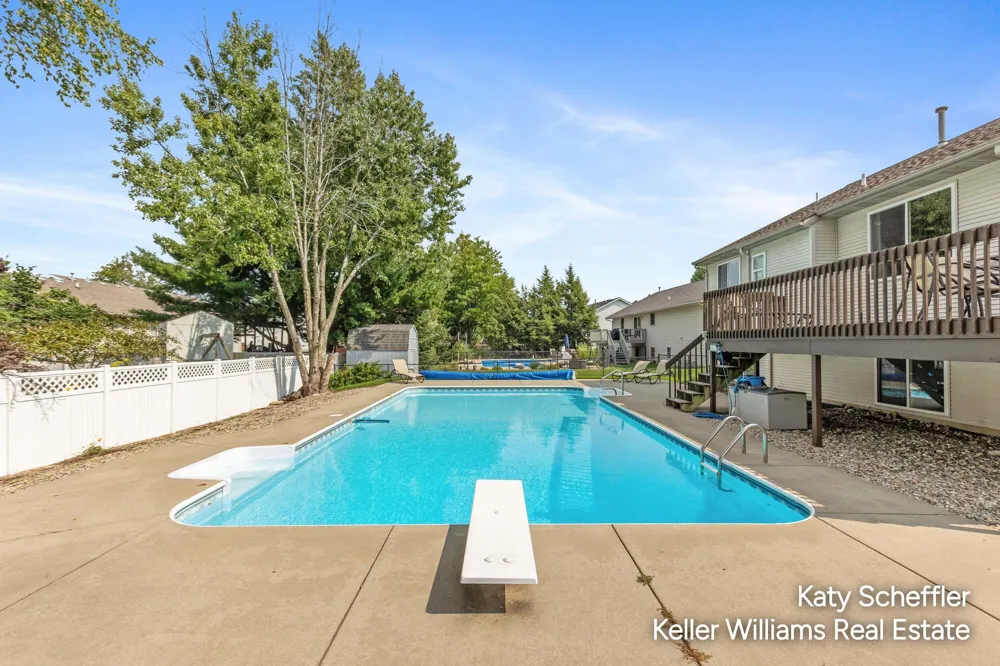 2551 Cedar Lake Drive Jenison, MI 49428