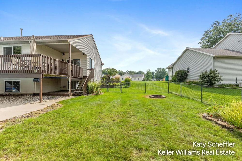 2551 Cedar Lake Drive Jenison, MI 49428