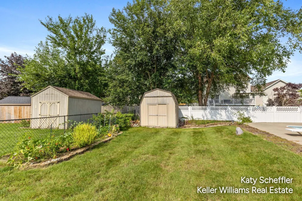 2551 Cedar Lake Drive Jenison, MI 49428