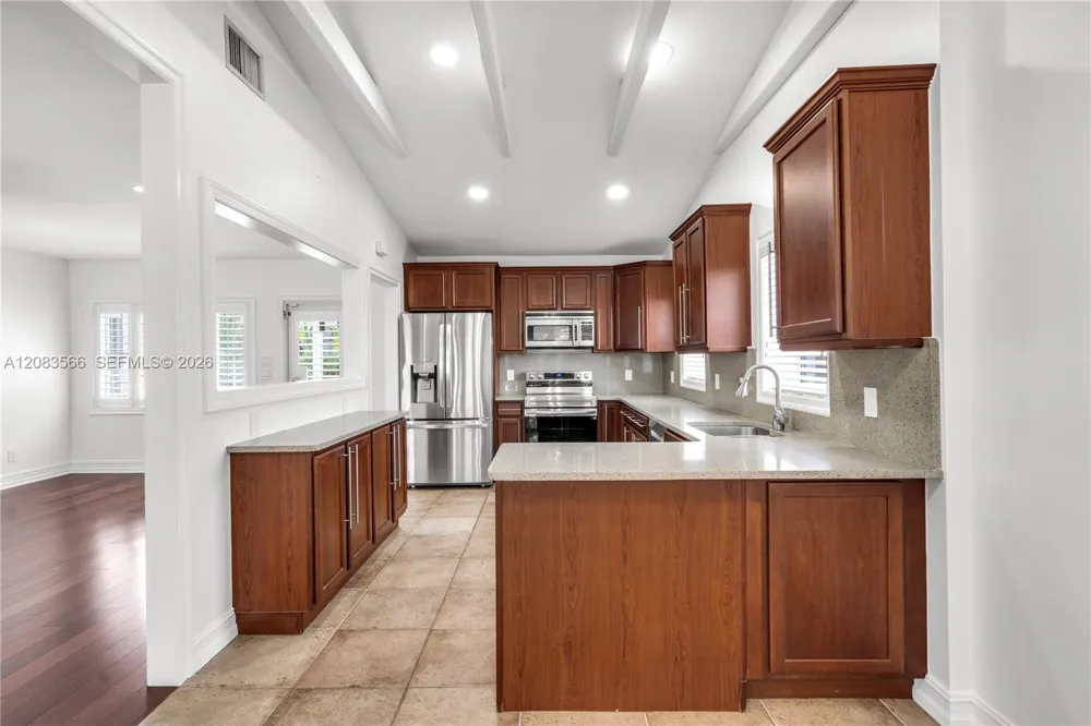 720 NE 17th Ter Fort Lauderdale, FL 33304