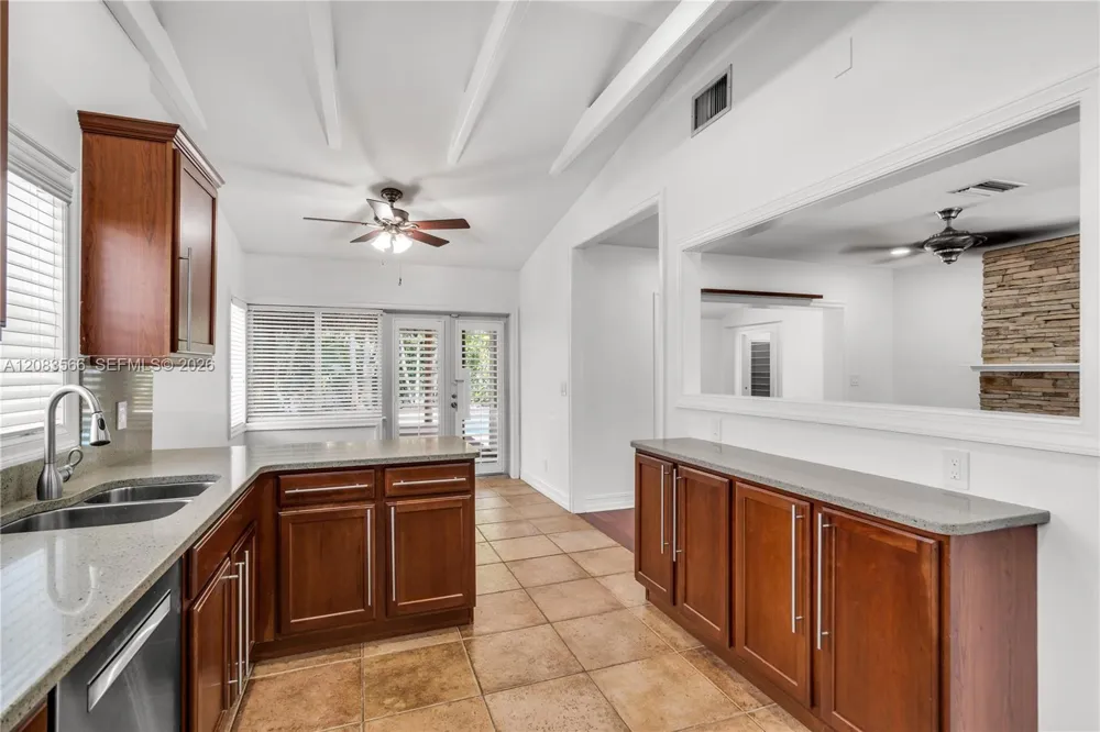 720 NE 17th Ter Fort Lauderdale, FL 33304