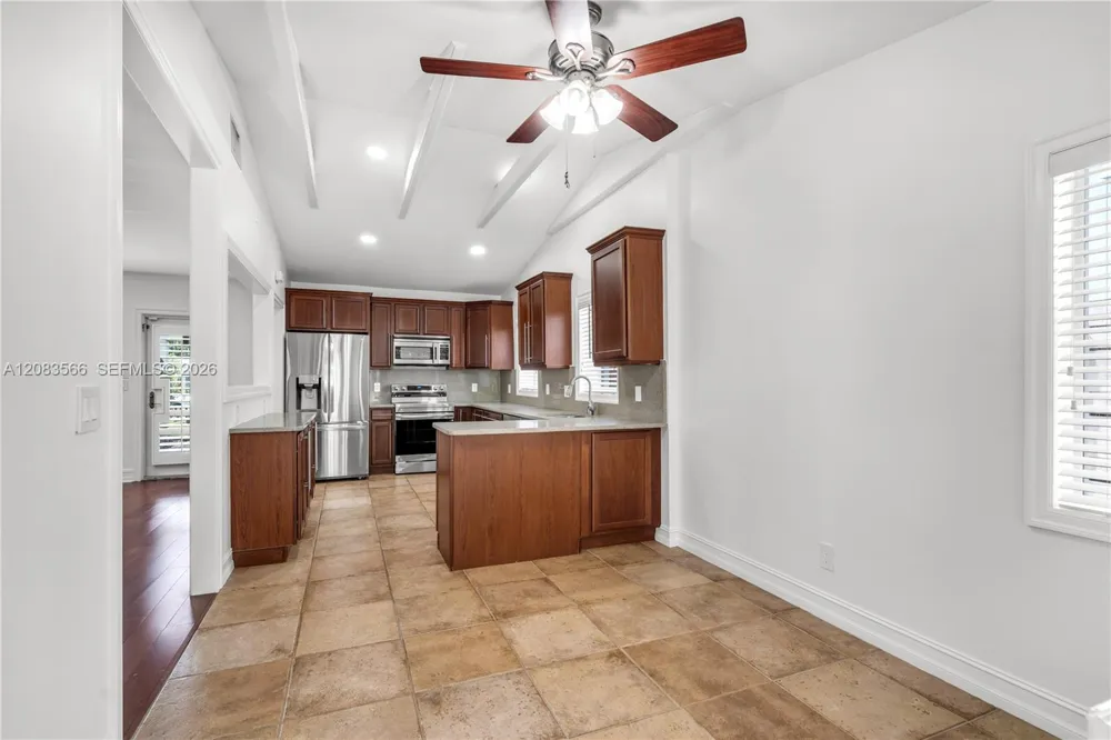 720 NE 17th Ter Fort Lauderdale, FL 33304