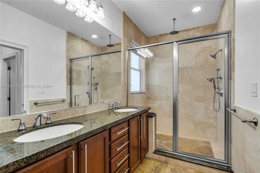 720 NE 17th Ter Fort Lauderdale, FL 33304