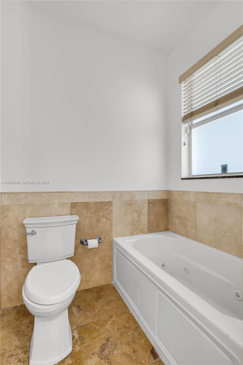 720 NE 17th Ter Fort Lauderdale, FL 33304