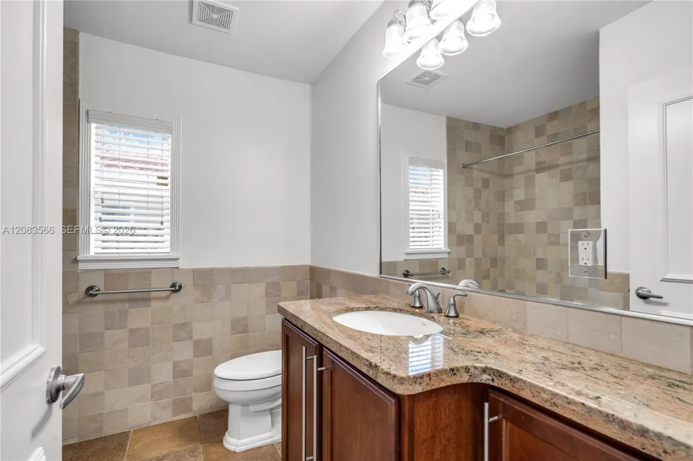 720 NE 17th Ter Fort Lauderdale, FL 33304