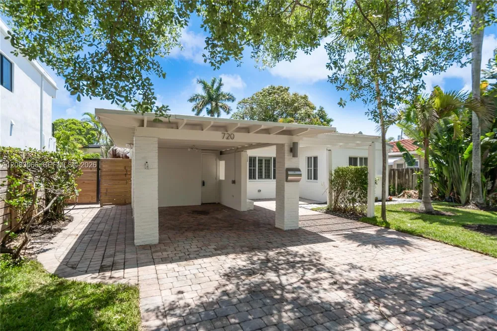 720 NE 17th Ter Fort Lauderdale, FL 33304