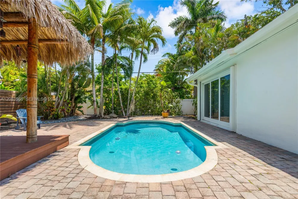 720 NE 17th Ter Fort Lauderdale, FL 33304