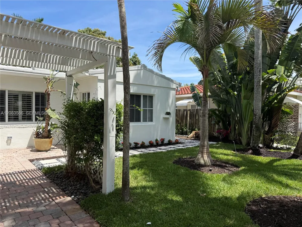 720 NE 17th Ter Fort Lauderdale, FL 33304
