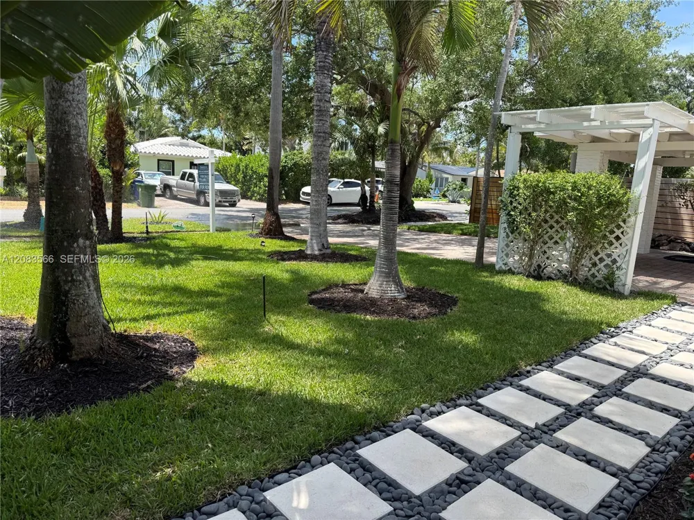 720 NE 17th Ter Fort Lauderdale, FL 33304
