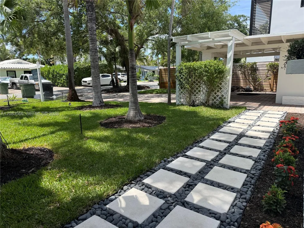 720 NE 17th Ter Fort Lauderdale, FL 33304