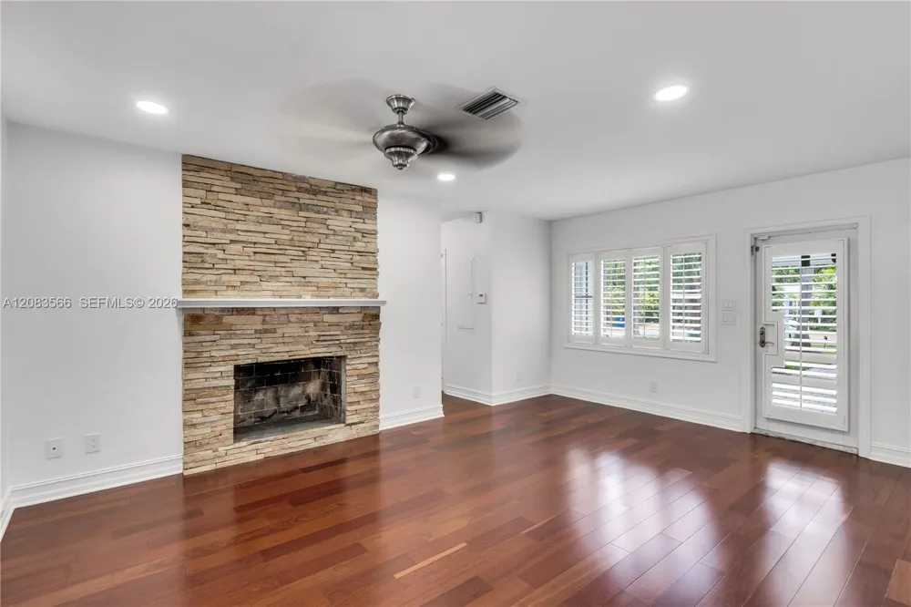 720 NE 17th Ter Fort Lauderdale, FL 33304