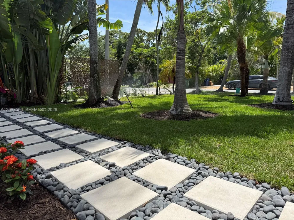 720 NE 17th Ter Fort Lauderdale, FL 33304