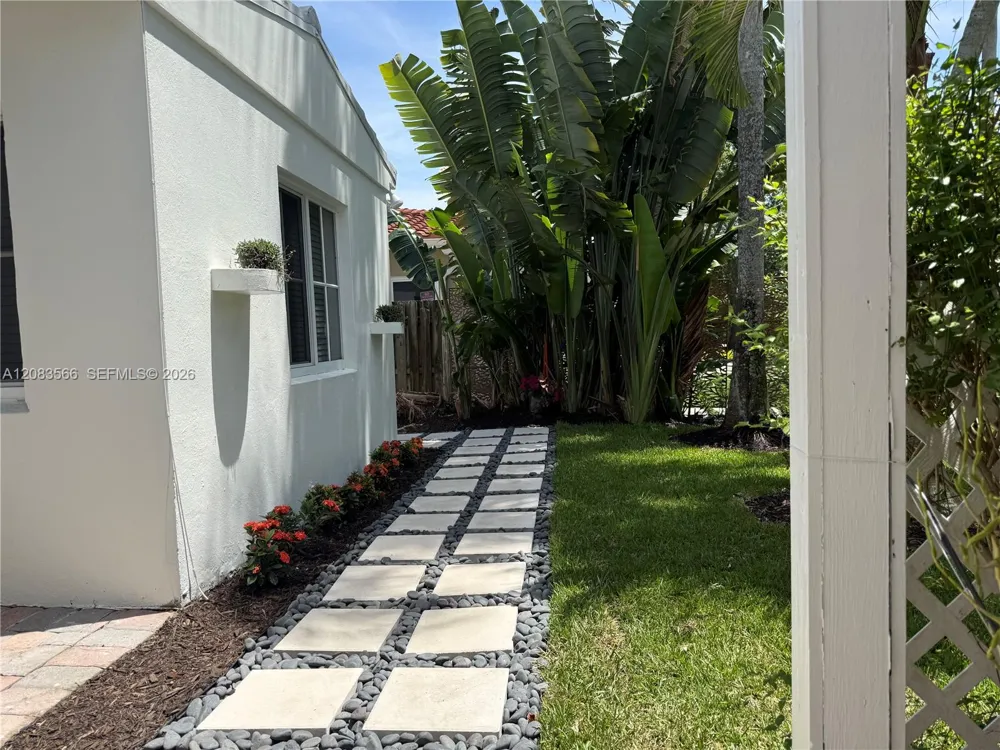 720 NE 17th Ter Fort Lauderdale, FL 33304