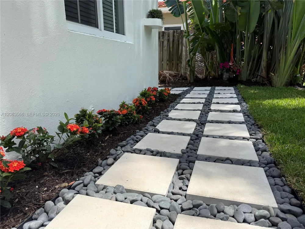 720 NE 17th Ter Fort Lauderdale, FL 33304